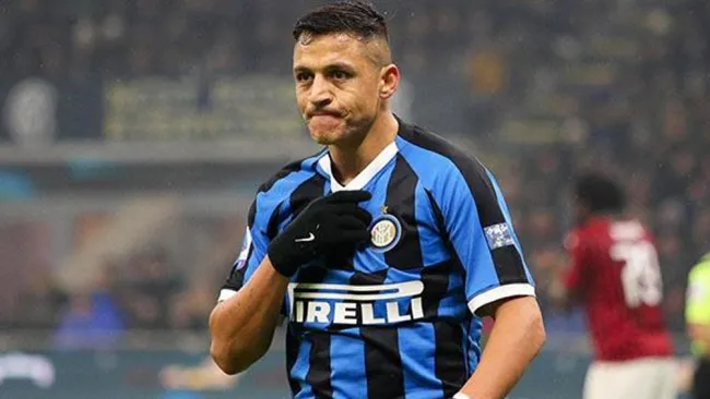 Alexis Sánchez durante un duelo con el Inter en Serie A 
