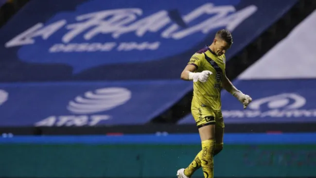 Vikonis celebrando una anotación de Puebla