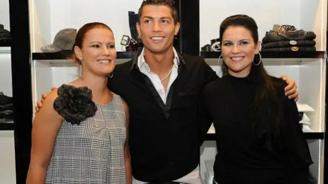 Ronaldo con sus hermanas