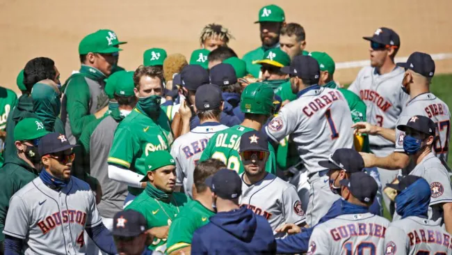 MLB: Astros y Athletics protagonizaron violento conato de bronca 
