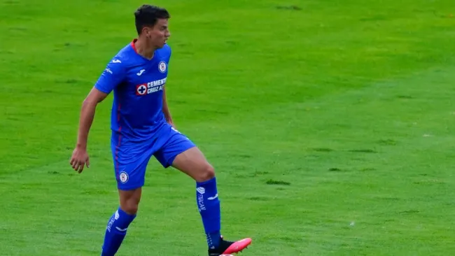 Igor Lichnovsky durante un partido con Cruz Azul