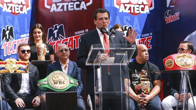 Mauricio Sulaimán en una conferencia de prensa 