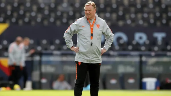 Koeman dirigiendo a Holanda