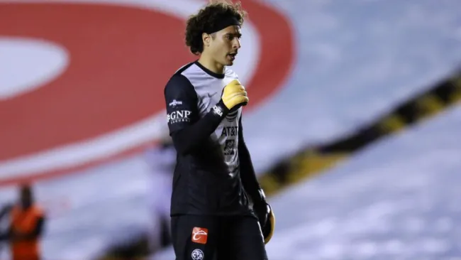Memo Ochoa publicó selfie con frase motivacional tras goleada ante Querétaro