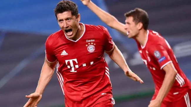 Robert Lewandowski festeja un anotación