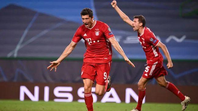 Lewandowski festeja uno de sus goles en la Champions 2019-2020