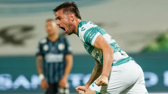 Raúl Rivero en festejo con Santos