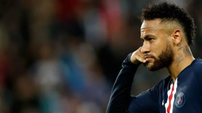 Neymar celebra un gol con PSG 