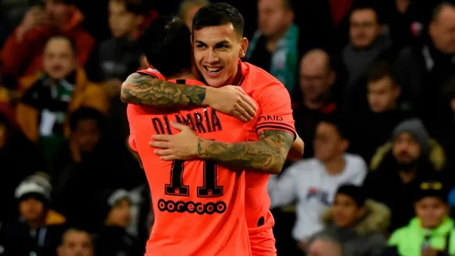 Ángel Di María y Leandro Paredes en acción con PSG