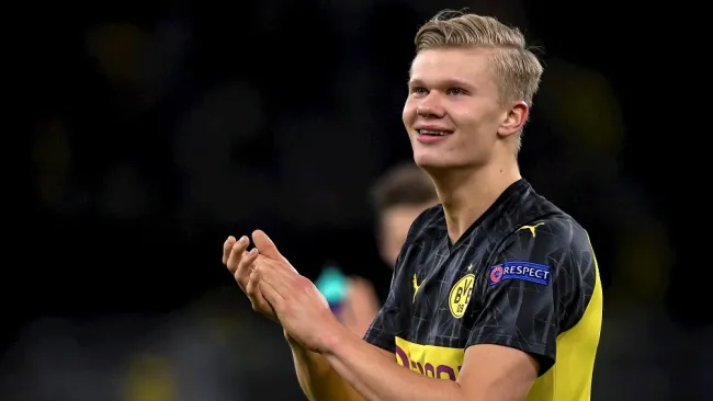 Erling Haaland durante un partido con Borussia Dortmund