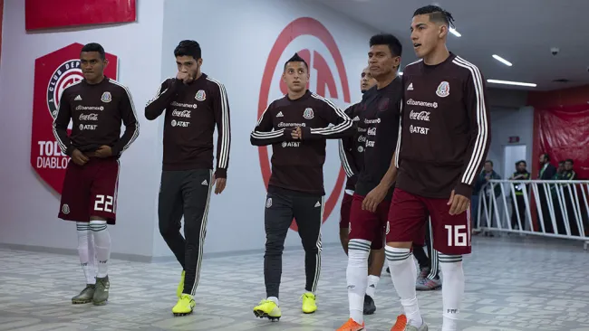 Jugadores de México previo a un partido 