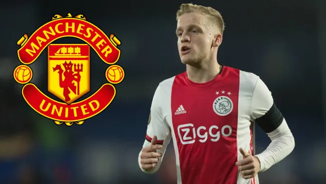 Donny van de Beek durante un duelo con el Ajax 