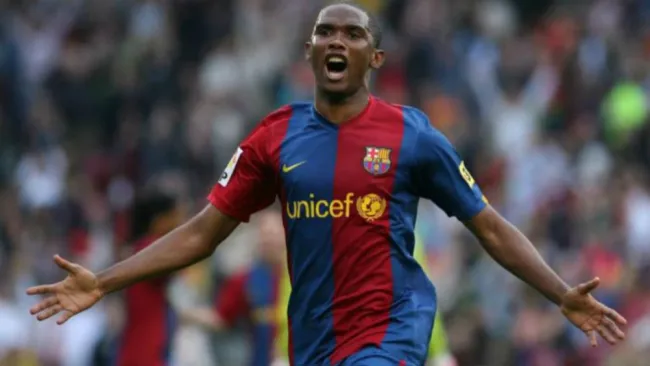 Samuel Eto'o jugando con Barcelona