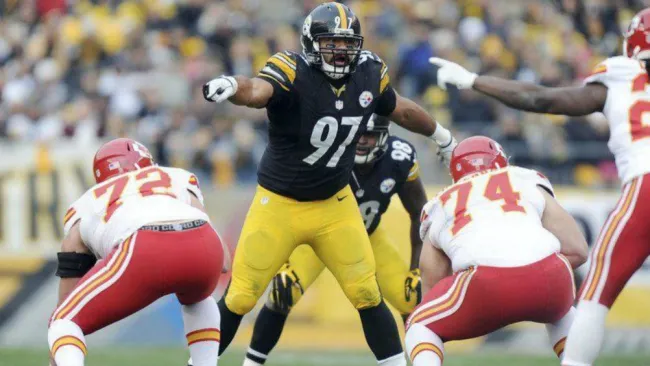 Cam Heyward en acción con Steelers