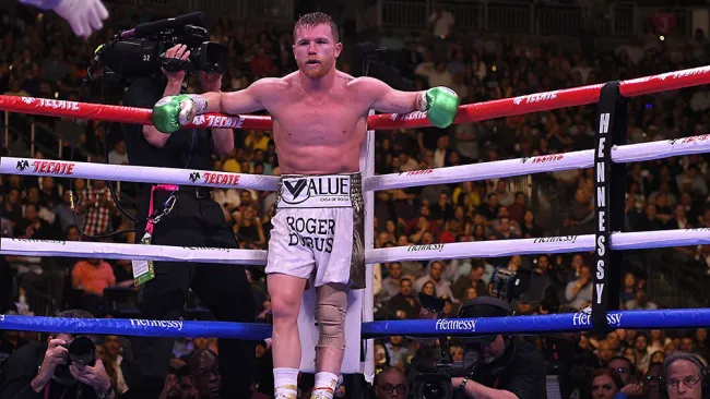Canelo Álvarez en la pelea contra Jacobs