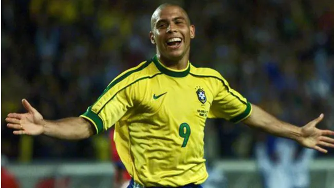 Ronaldo sonríe en un juego de Brasil