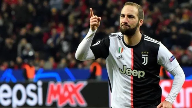 Gonzalo Higuaín en partido con la Juventus 