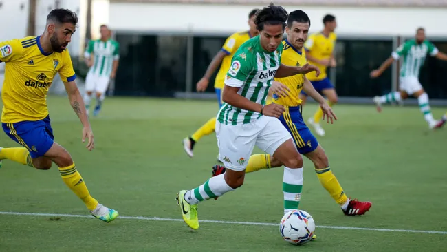 Diego Lainez durante la pretemporada con el Betis 