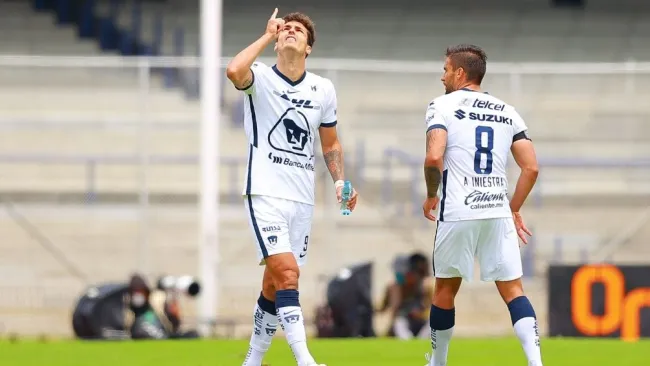 Ignacio Dinenno festeja el segundo tanto del partido 