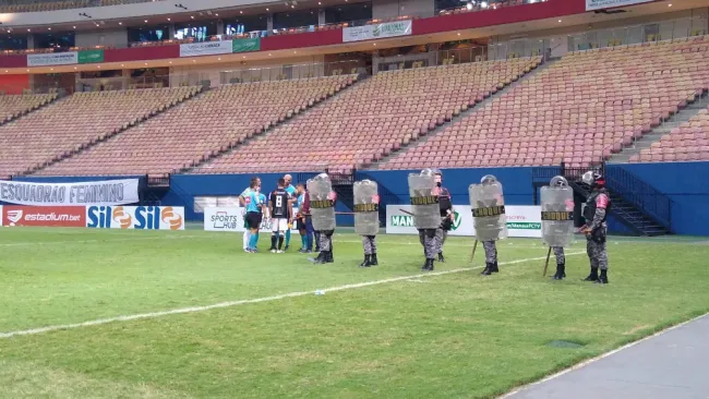 Video: Policía en Brasil lanzó gas pimienta a futbolistas