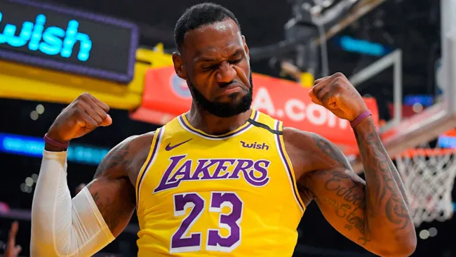 LeBron, tras encestar con los Lakers