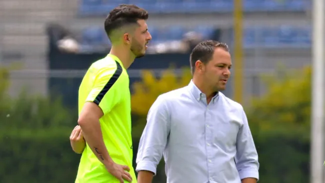 Santiago Baños junto a Guido Rodríguez