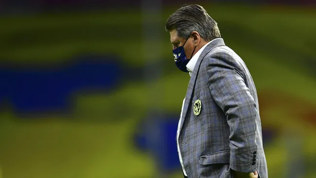 América: El Piojo Herrera en un partido