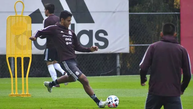 Luis Romo en la práctica del Tri