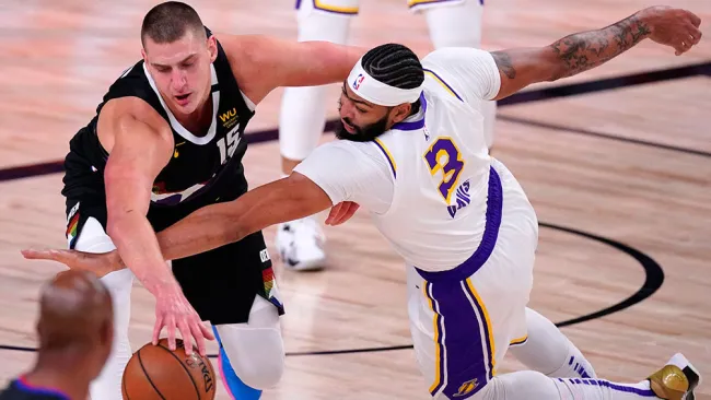 Jokic busca superar a Davis