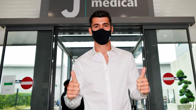 Álvaro Morata posa en las instalaciones médicas de la Juventus 