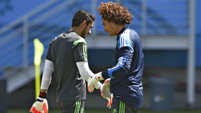 Jesús Corona vs Memo Ochoa: Un duelo de alta efectividad