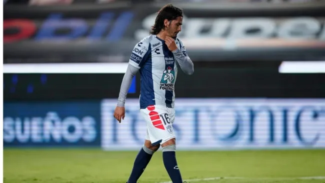 Burrito Hernández durante un partido con Pachuca