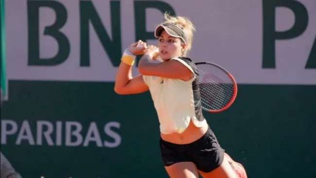 Renata Zarazúa en partido de Tenis