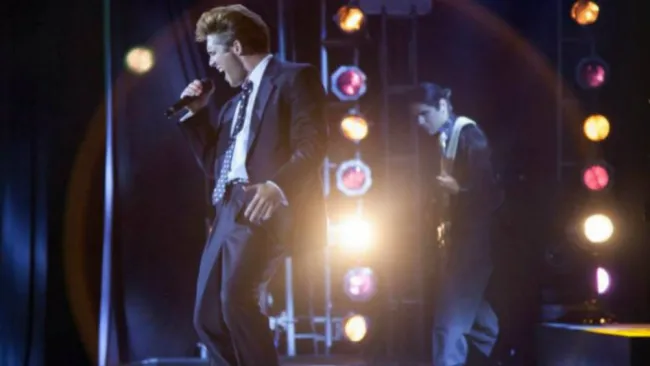 Boneta en la primera temporada de Luis Miguel: La Serie