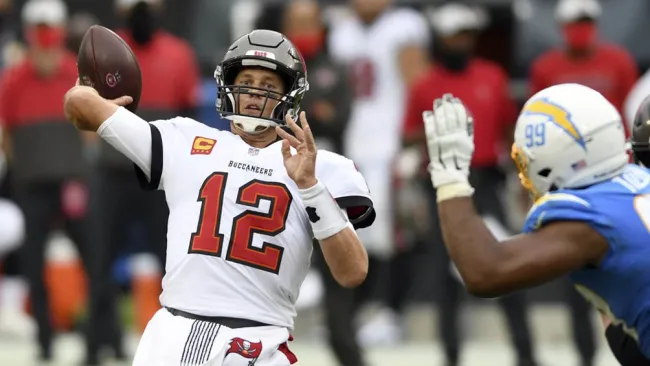 Brady lanza a la zona de anotación