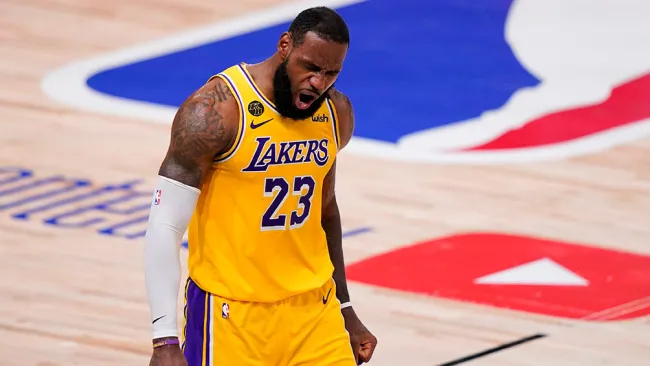 James celebra contra el Heat