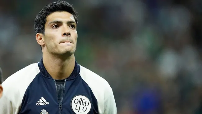 Raúl Jiménez en partido con la Selección 