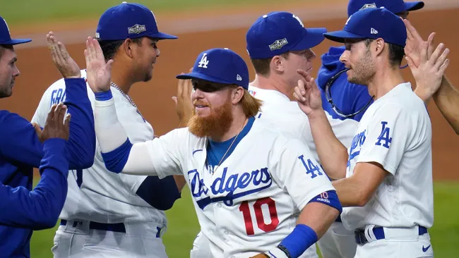 Jugadores de Dodgers, felices tras el final del encuentro