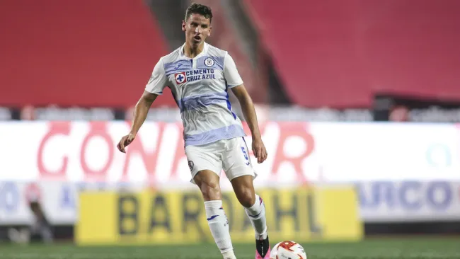 Igor Lichnovsky en partido con Cruz Azul