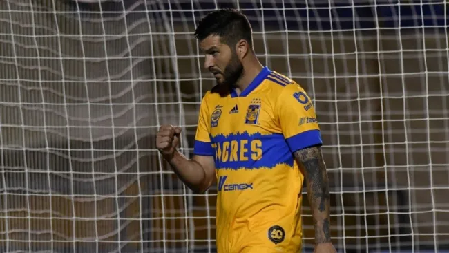 André-Pierre Gignac en partido con Tigres