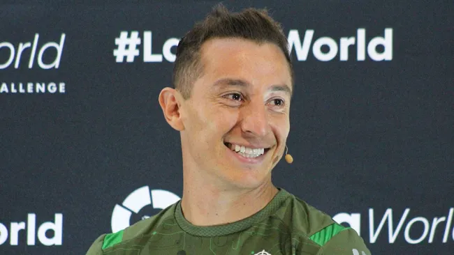 Andrés Guardado en un evento con el Betis