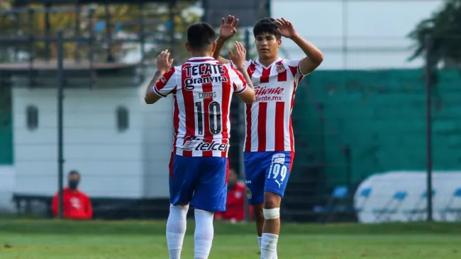 López y Díaz celebran gol con Chivas Sub 20