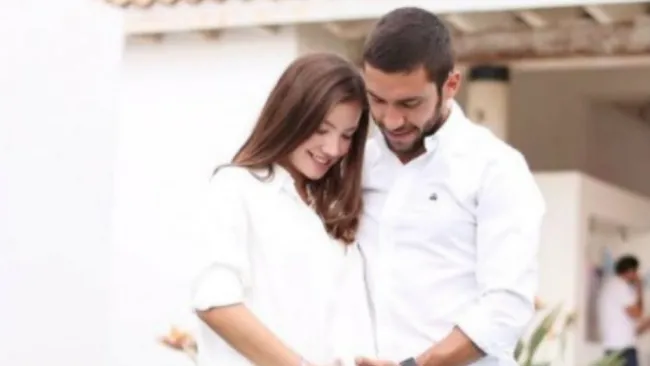 Juan Pablo Vigón en revelación del sexo de su hijo