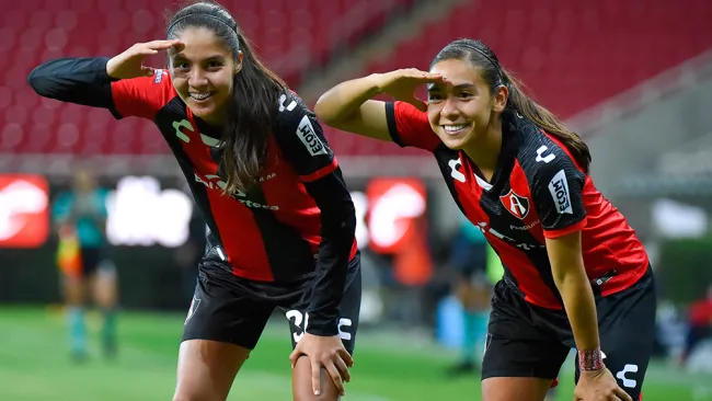 Futbolistas del Atlas, tras marcar a Chivas