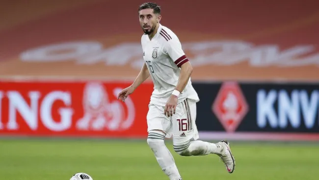 Héctor Herrera en acción ante Holanda