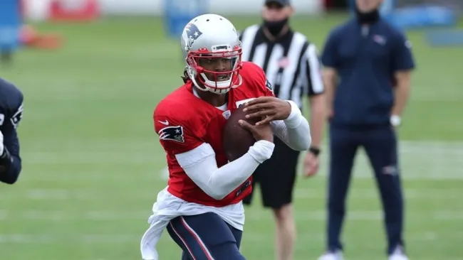 Cam Newton en un entrenamiento con los Pats