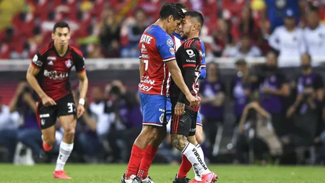 Jesús Sánchez y Luciano Acosta encarados