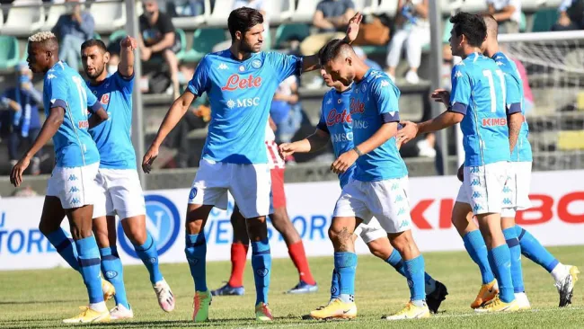 Jugadores del Napoli durante un duelo en Serie A 