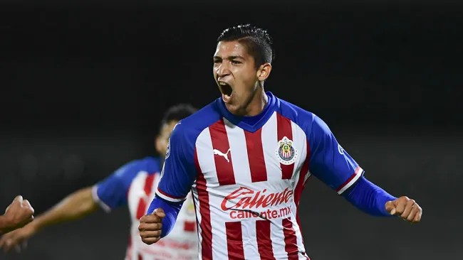 Ángel Zaldívar en partido con Chivas