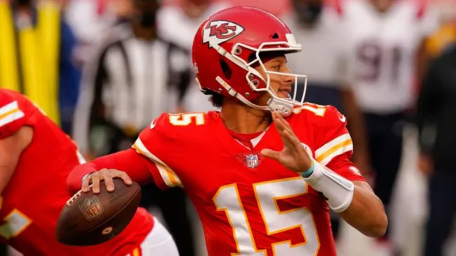 Patrick Mahomes durante un partido con Kansas City